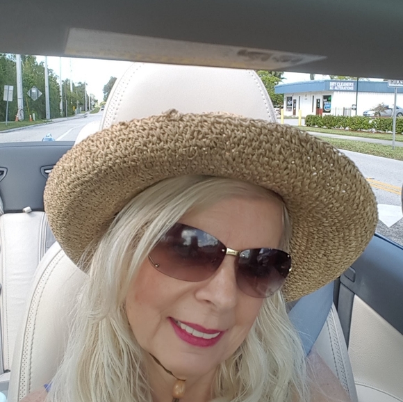 Trusted 5 🌟Seller Shop with Confidence!  Poshmark Ambassador II - Picture 9 of 9